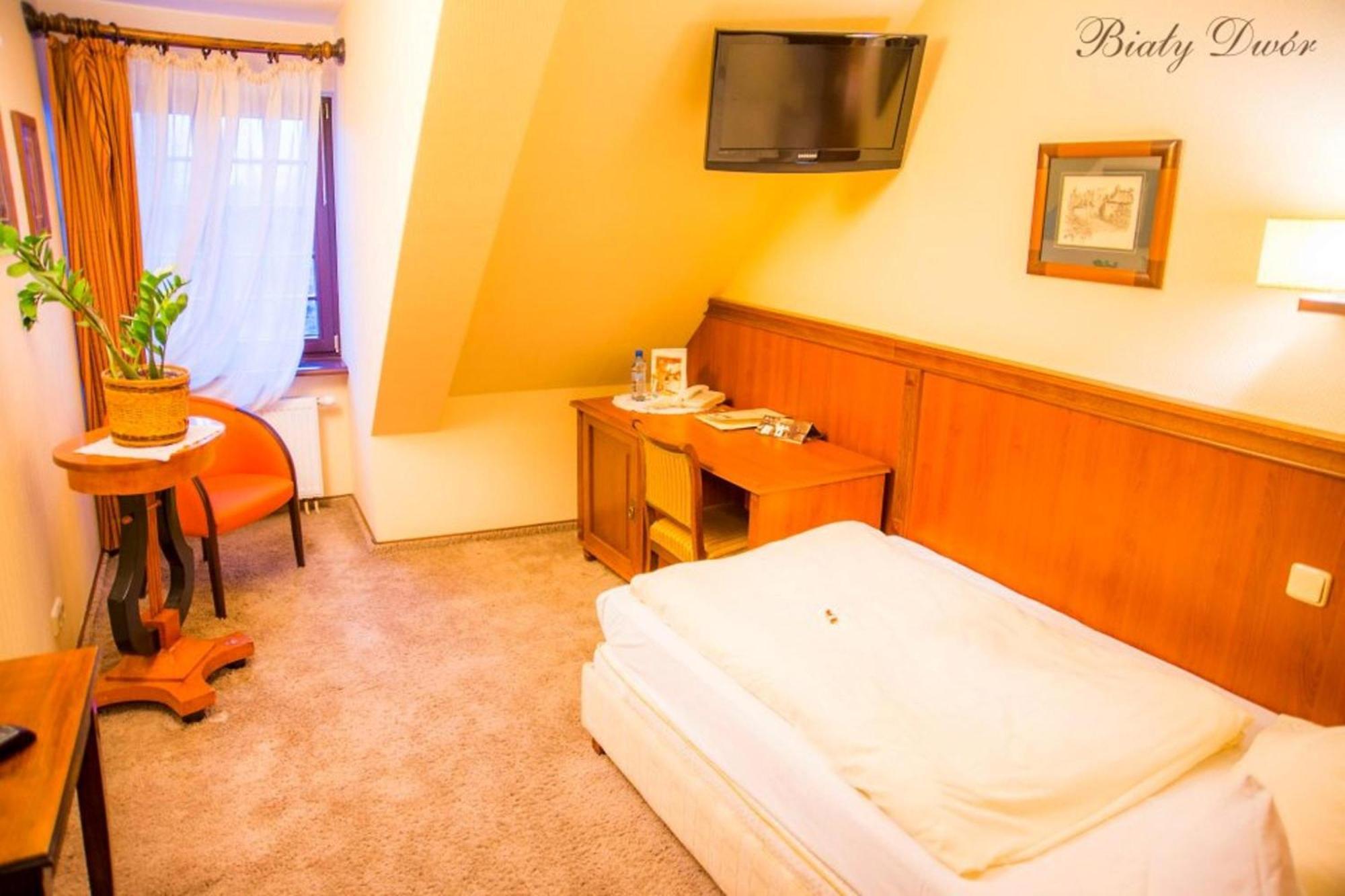 Bialy Dwor Bed & Breakfast ฟิดซิน ภายนอก รูปภาพ