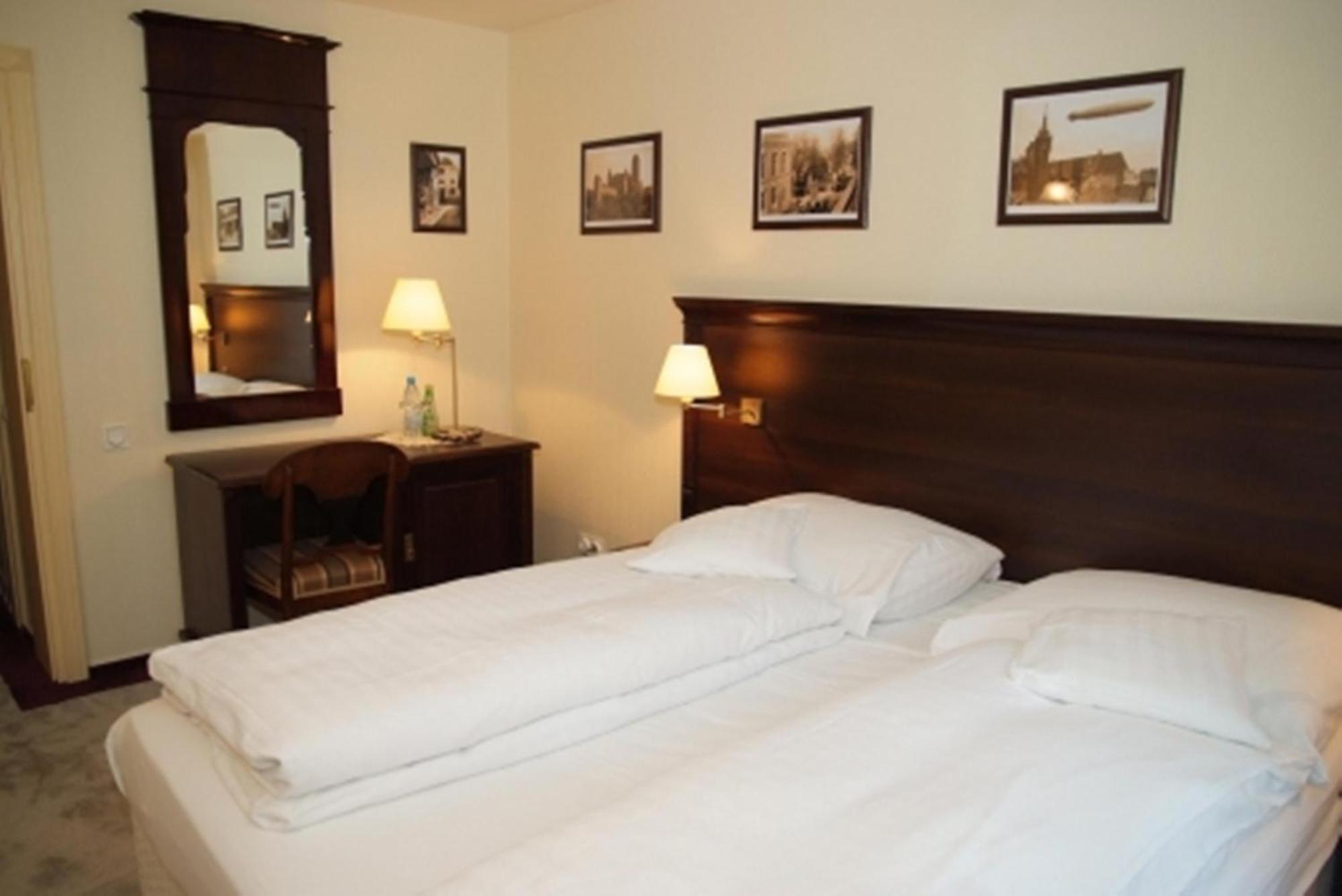 Bialy Dwor Bed & Breakfast ฟิดซิน ภายนอก รูปภาพ