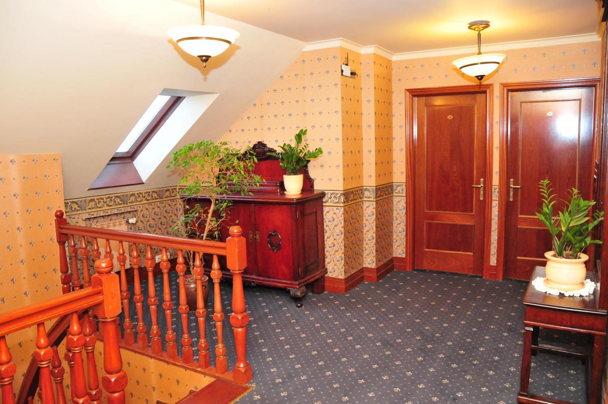 Bialy Dwor Bed & Breakfast ฟิดซิน ภายนอก รูปภาพ