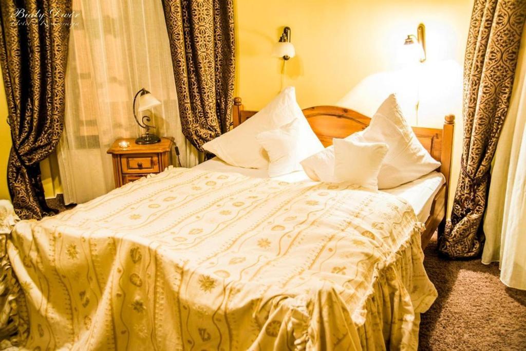 Bialy Dwor Bed & Breakfast ฟิดซิน ห้อง รูปภาพ