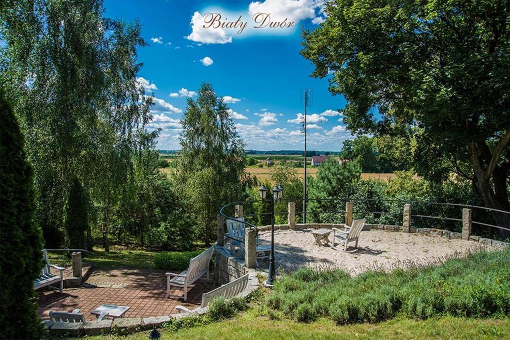 Bialy Dwor Bed & Breakfast ฟิดซิน ภายนอก รูปภาพ