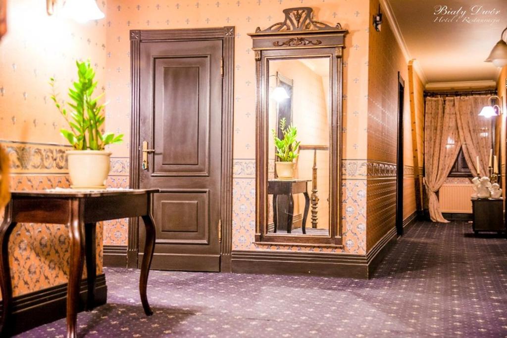 Bialy Dwor Bed & Breakfast ฟิดซิน ภายนอก รูปภาพ