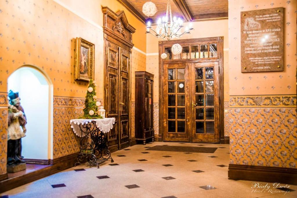 Bialy Dwor Bed & Breakfast ฟิดซิน ภายนอก รูปภาพ
