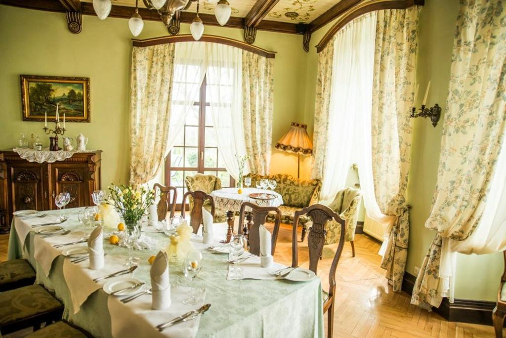 Bialy Dwor Bed & Breakfast ฟิดซิน ภายนอก รูปภาพ