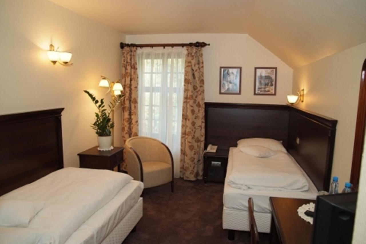 Bialy Dwor Bed & Breakfast ฟิดซิน ห้อง รูปภาพ